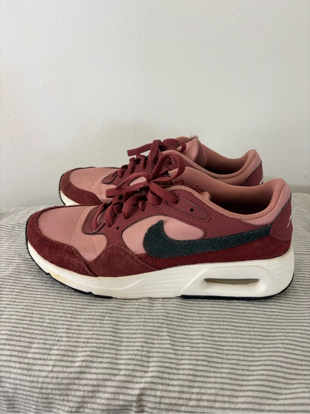 Nike women’s sneaker